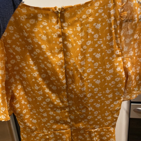 3 item bundle for $15✨create your bundle and send 🩷 Lulu floral print dress - Picture 3 of 3